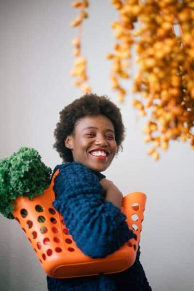 woman with orange bag and produce - should I go vegan if I have diabetes?