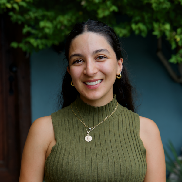 Portrait of registered dietitian Elizabeth Valencia