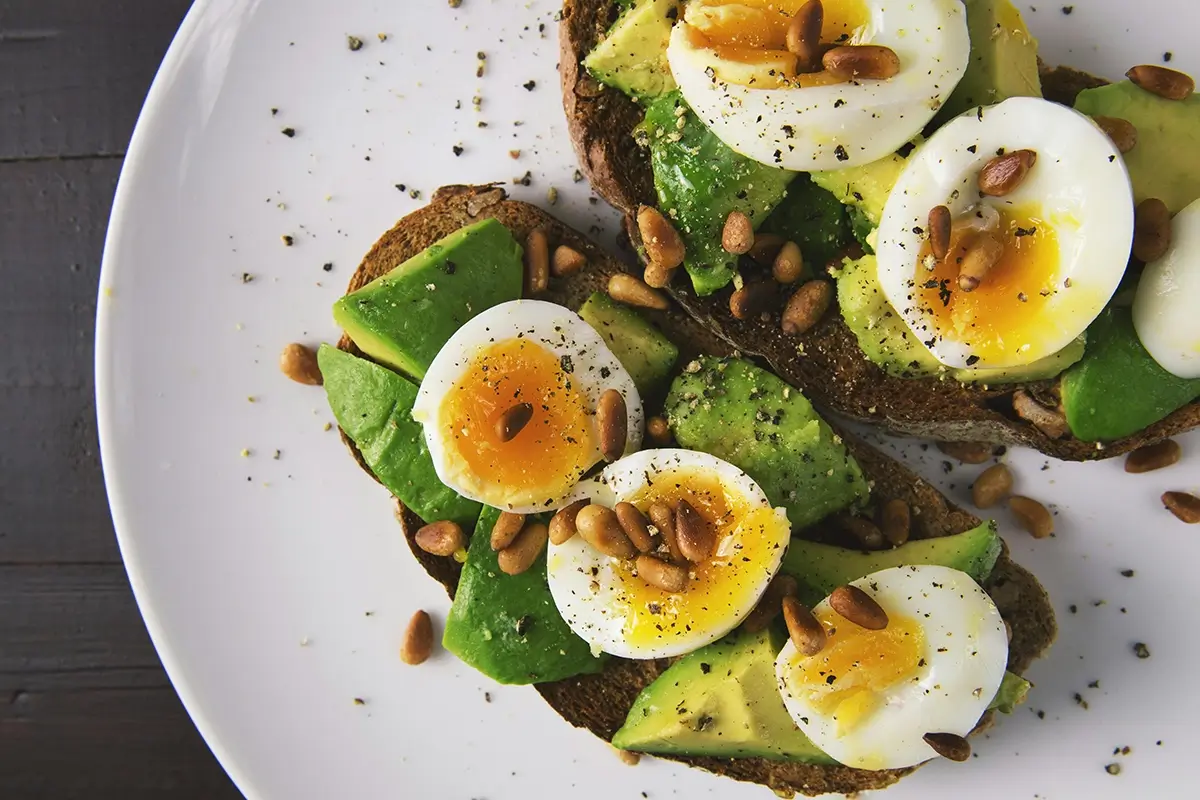 egg and avocado on toast for healthy snack pairing