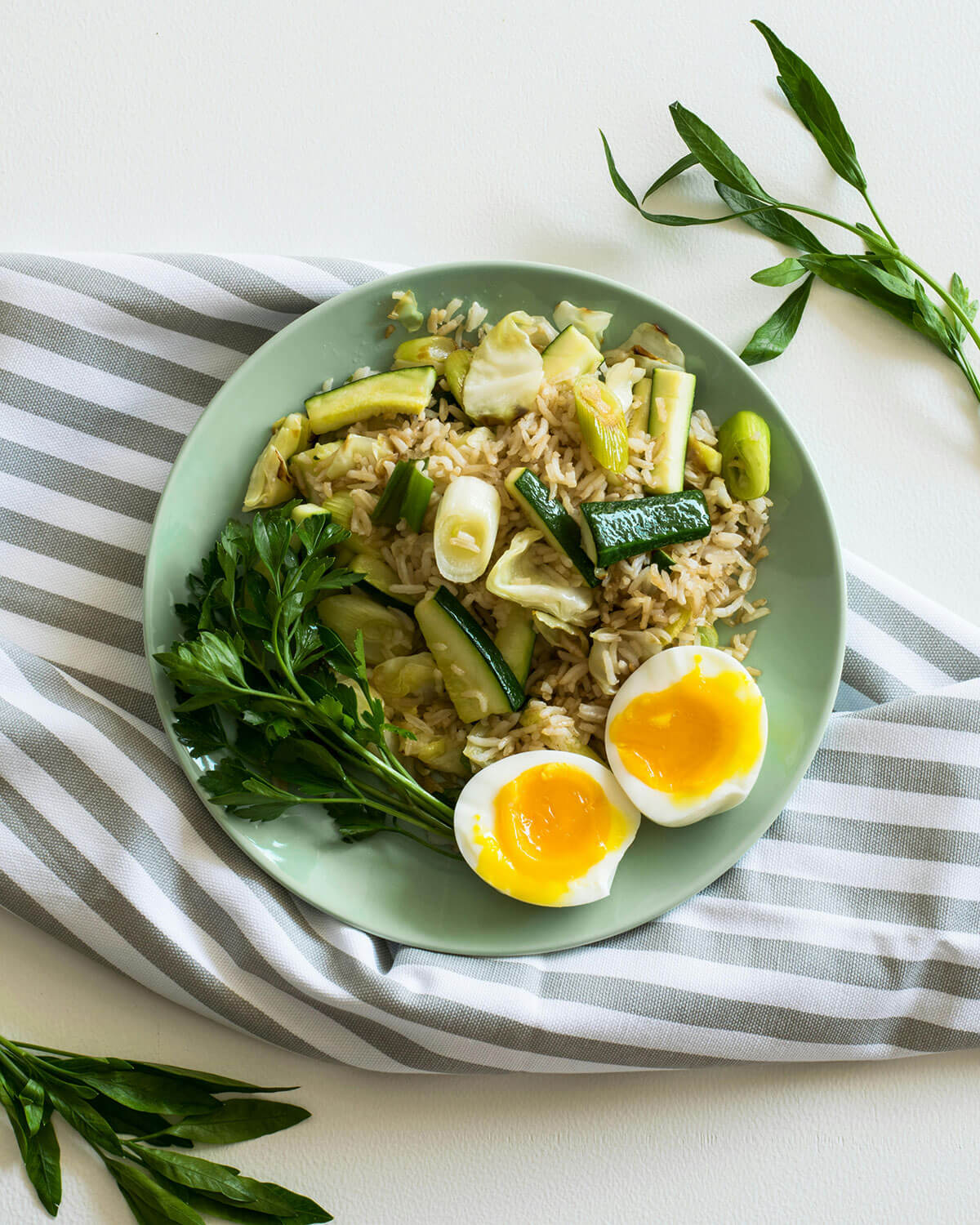 egg, veggie and rice meal made in rice cooker for article on diabetes cooking