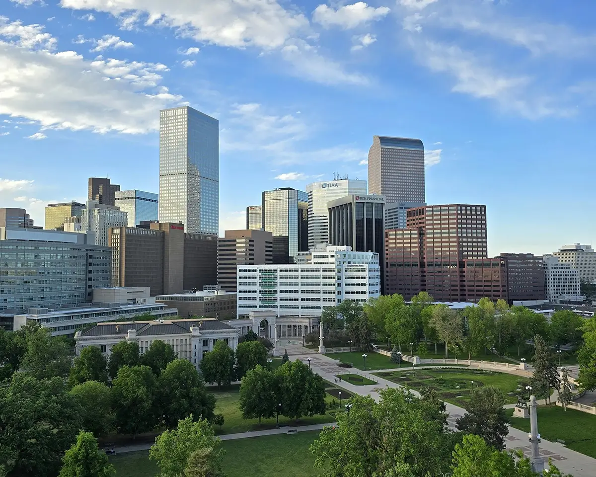 Photo of Denver, Colorado skyline on sunny day - find a diabetes dietitian in CO